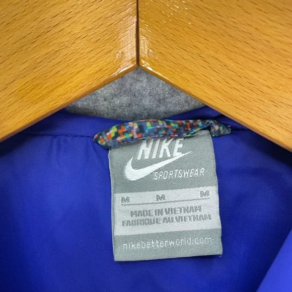 Nike Women's Windrunner Reflective Jacket Medium Full Zip Hooded Athletic Silver - Picture 6 of 11